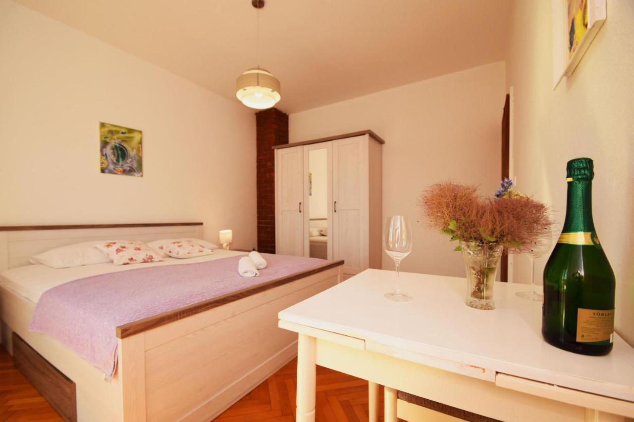 Apartment Skeva Stari Grad Kültér fotó